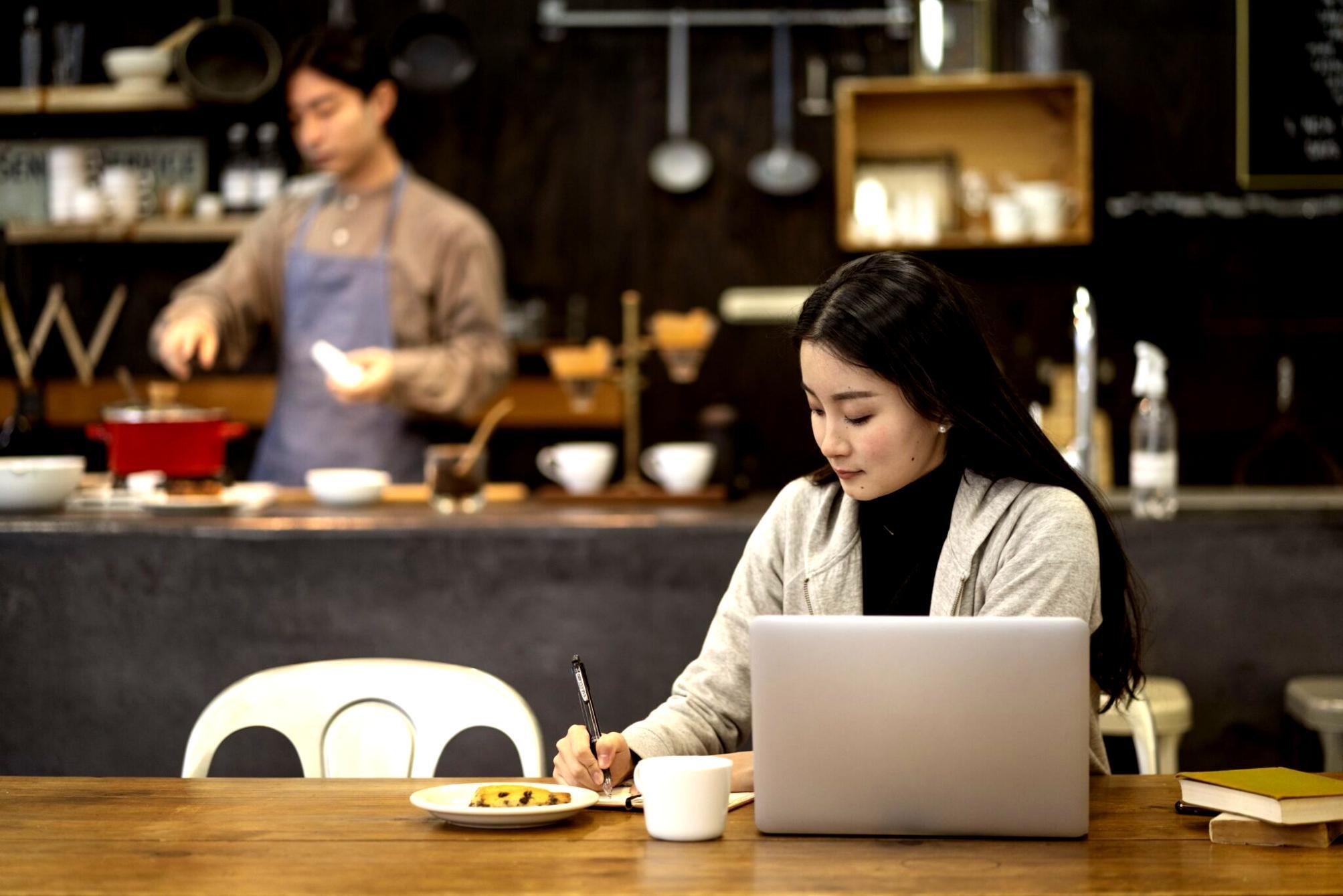 Espace d'apprentissage moderne avec environnement interactif